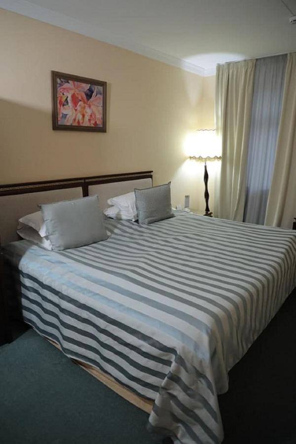 Hotel Bek Tashkent Esterno foto