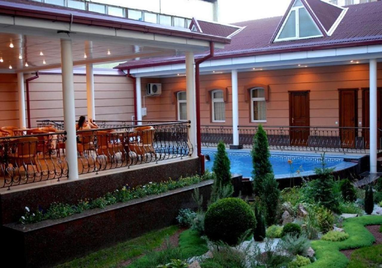 Hotel Bek Tashkent Esterno foto