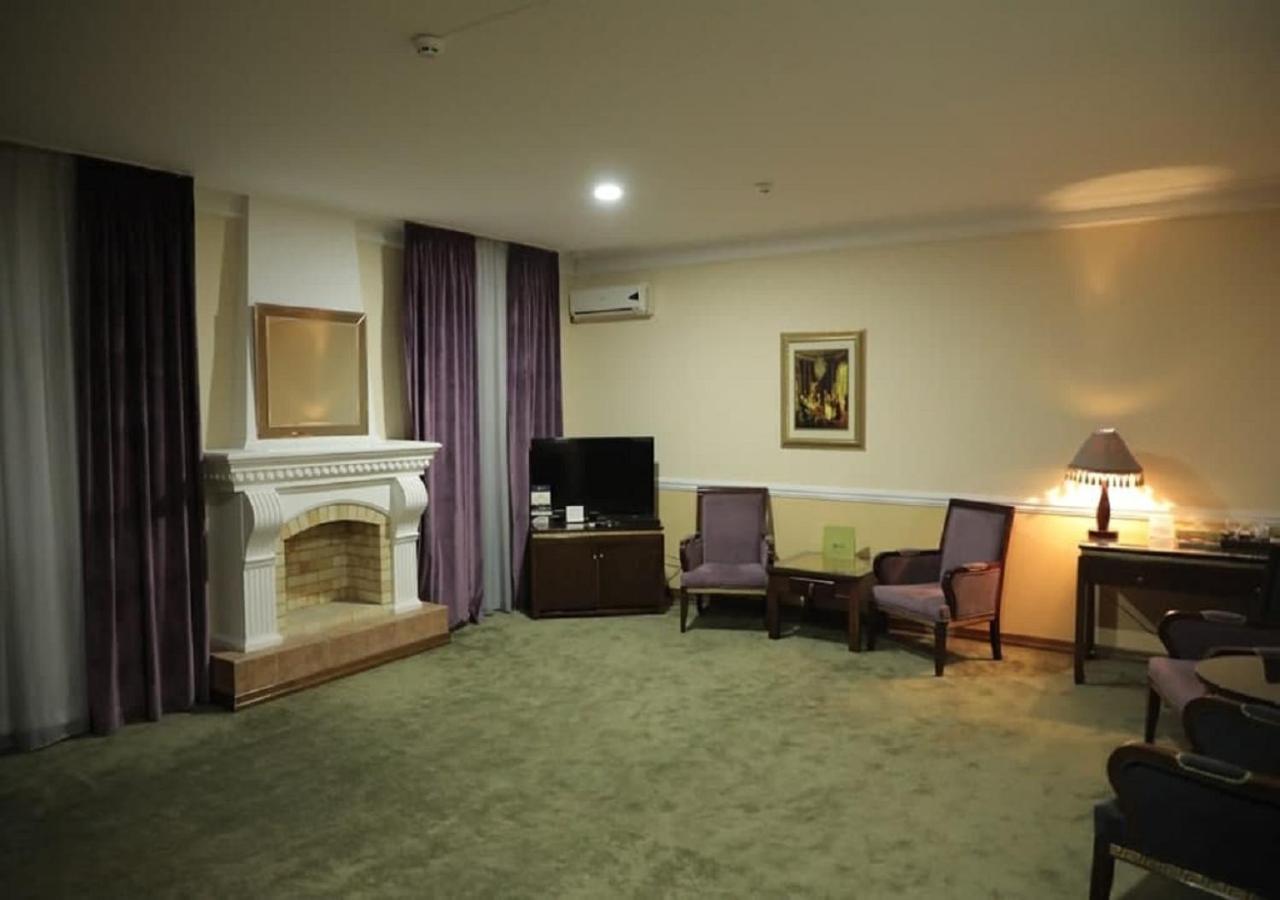 Hotel Bek Tashkent Esterno foto