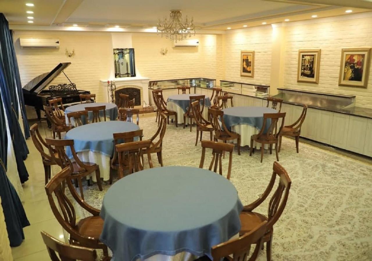 Hotel Bek Tashkent Esterno foto