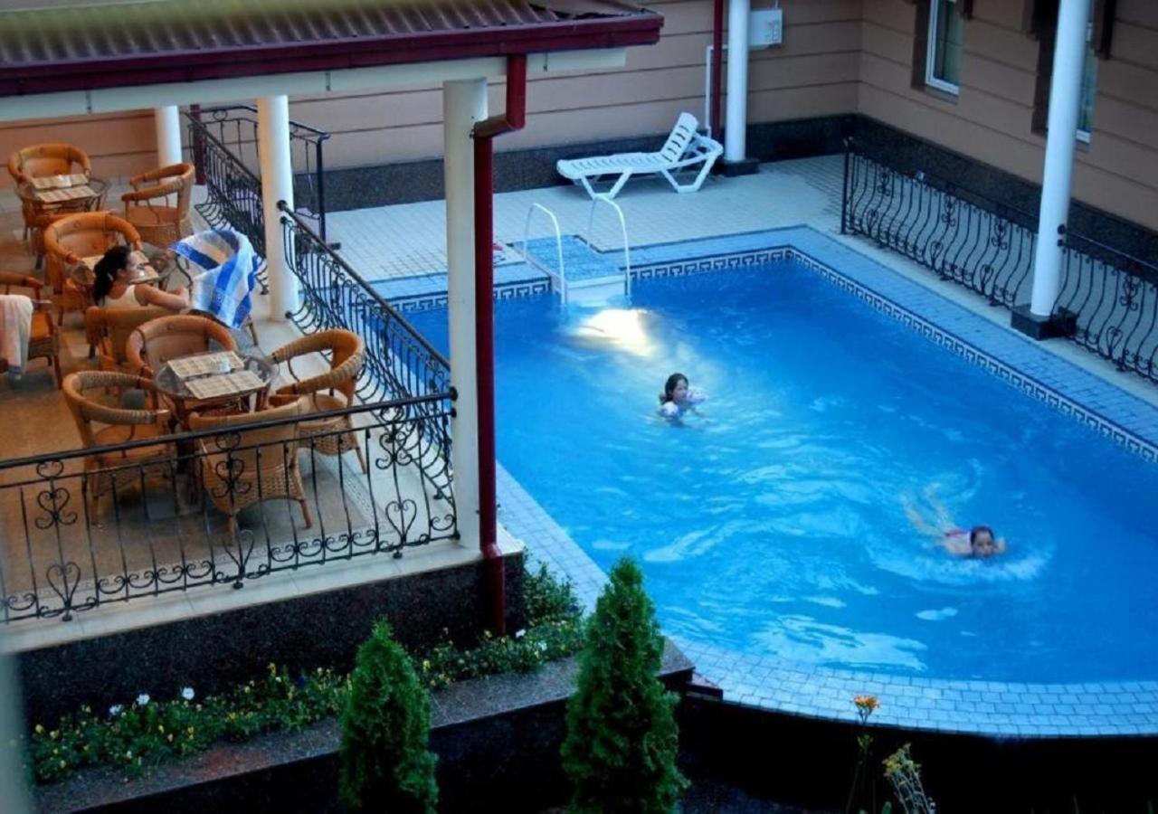 Hotel Bek Tashkent Esterno foto