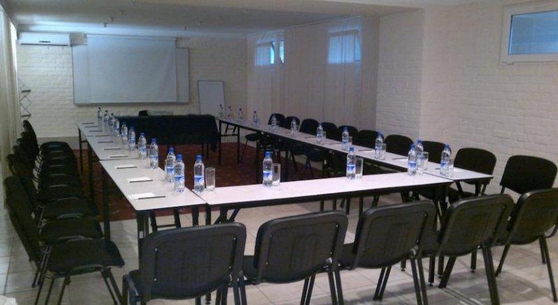 Hotel Bek Tashkent Esterno foto