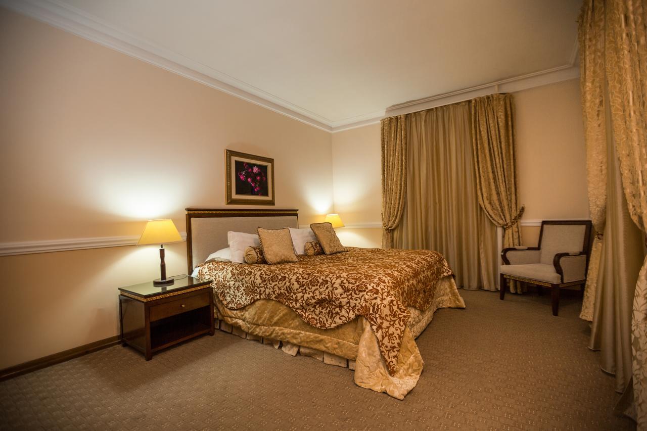 Hotel Bek Tashkent Esterno foto