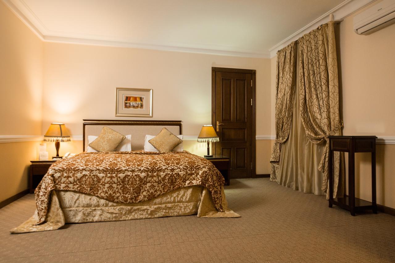 Hotel Bek Tashkent Esterno foto